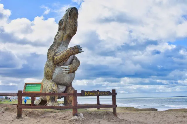 Paseo Paleontológico de Camet Norte